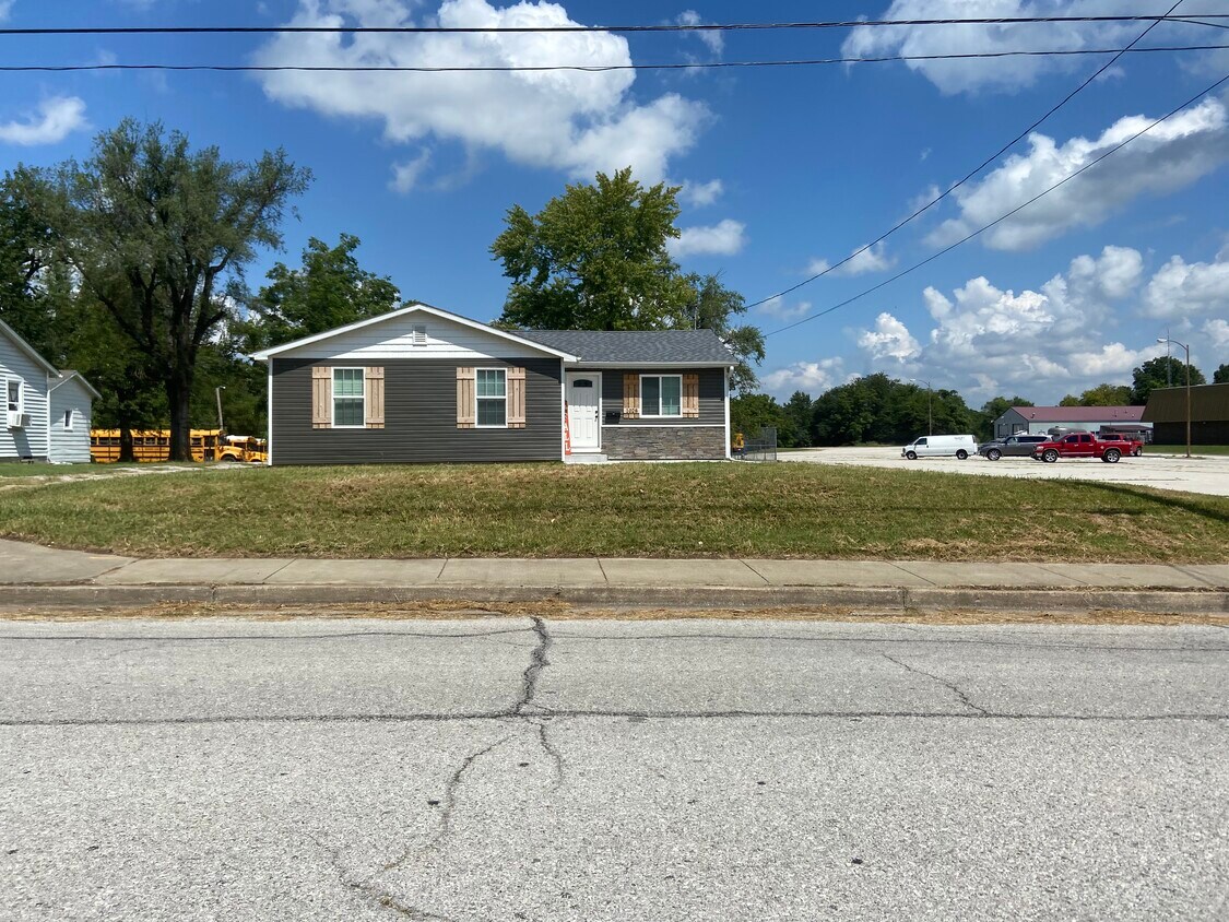 1028 W Ashland St, Nevada, MO 64772 House Rental in Nevada, MO