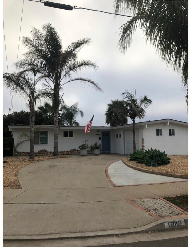 Foto principal - 1209 Hemlock Ave