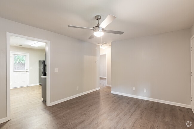 2BR, 1BA - 840SF - 360
