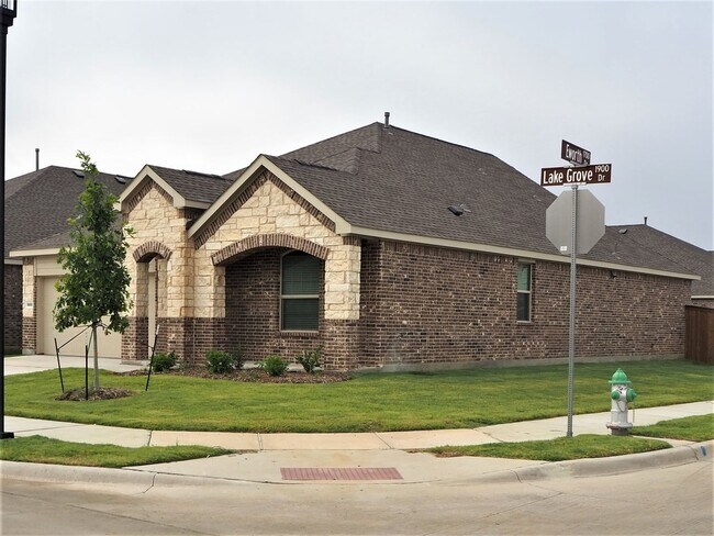 Foto del edificio - 1800 Lake Grove Dr