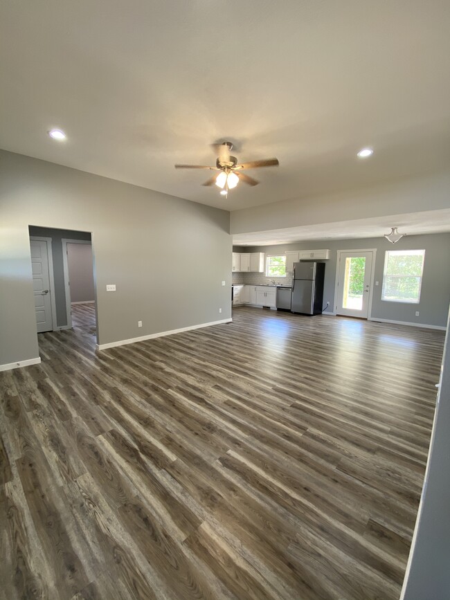 Building Photo - 836 Vermillion Dr