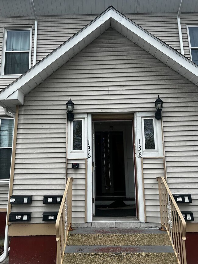 Building Photo - 138 Morton Ave