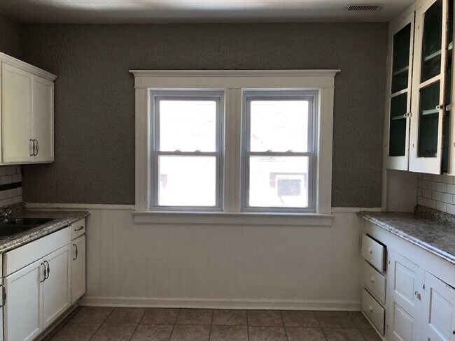 Foto del edificio - 1247 West  ave - Unit 2 (Upper)