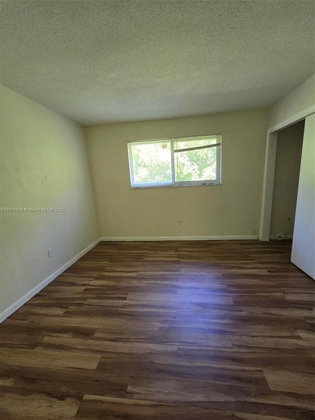 Foto del edificio - 7861 Johnson St