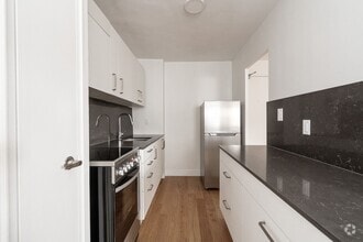 Building Photo - 190 Jameson Ave