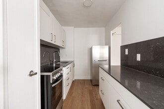 Building Photo - 190 Jameson Ave