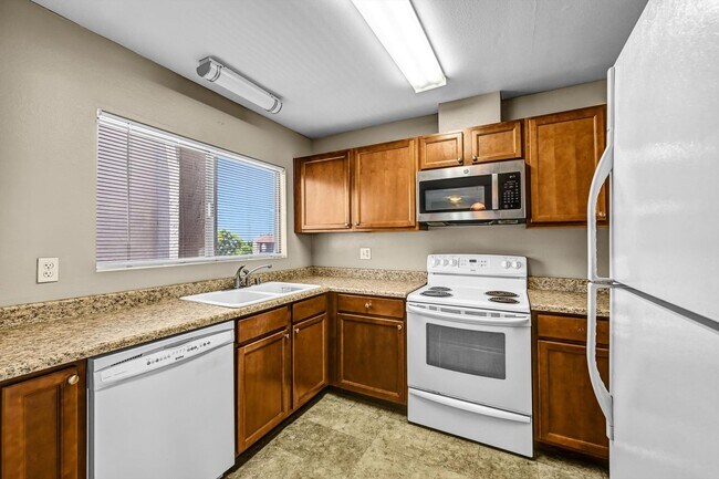 Foto del edificio - 2530 Clairemont Dr