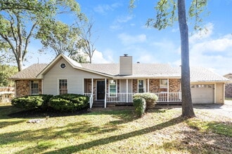 Building Photo - 702 Valley Green Dr