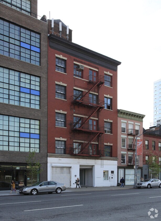 Primary Photo - 136-138 Tenth Ave