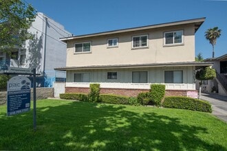 Building Photo - 15033 Burbank Blvd