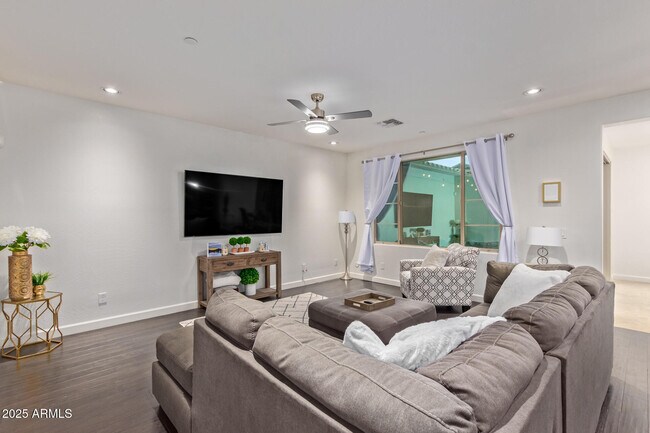 Foto del edificio - 18557 N 94th St