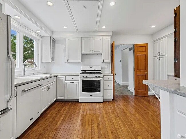 Foto del edificio - 4010 Linwood Ave