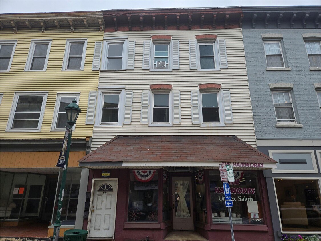 Foto principal - 58 Main St