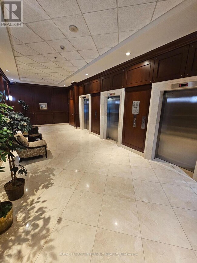 Photo du bâtiment - 1701-200-200 Rideau St