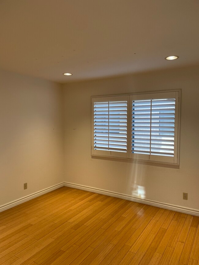 Building Photo - 211 Palmetto Dr