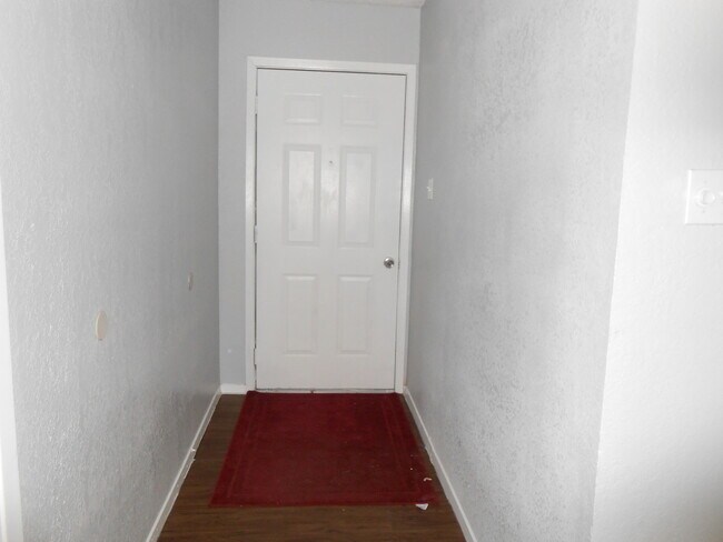 Foto del edificio - 6500 Ellis Rd