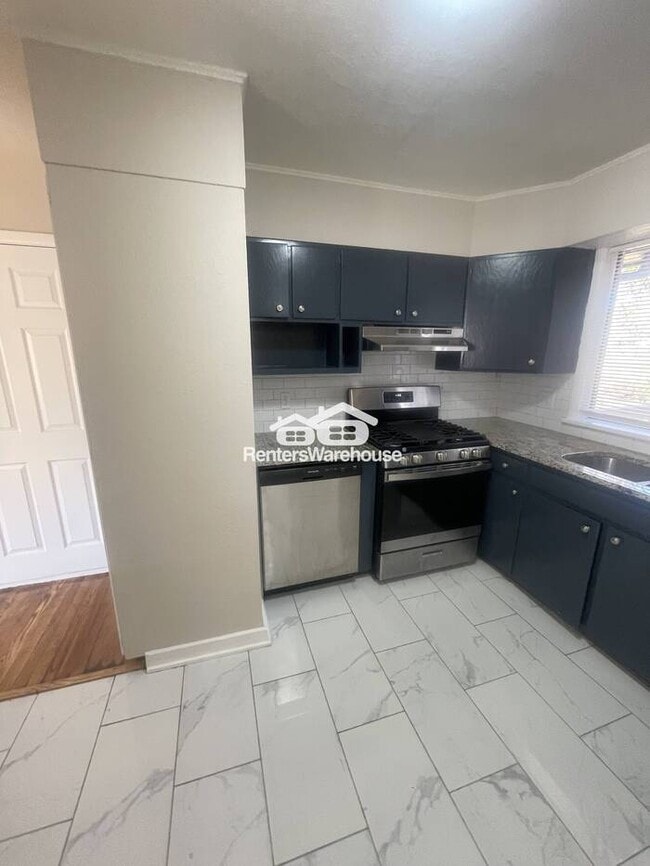 Building Photo - Updated 4-bedroom 2.5 bath home with finished basement