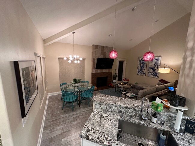 Foto del edificio - 7264 Shoreline Dr