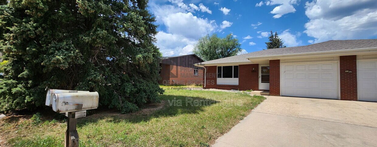 Primary Photo - 1607 Larch St