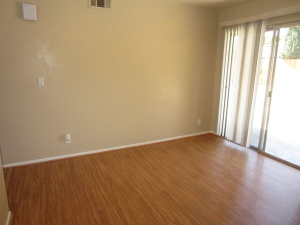 Building Photo - 24690 Morning Glory Dr