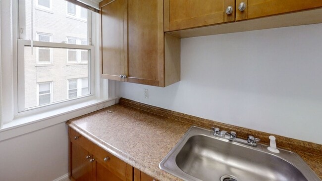 Building Photo - Fenway Studio, close to everything, 1/2 FE...