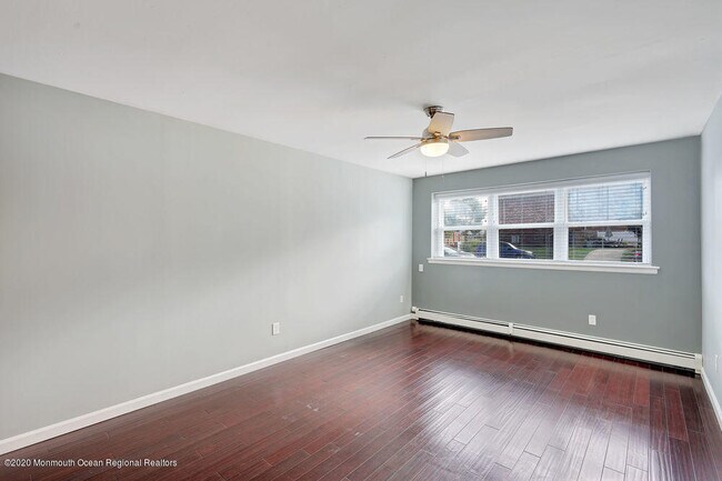 Building Photo - 402 4th Ave