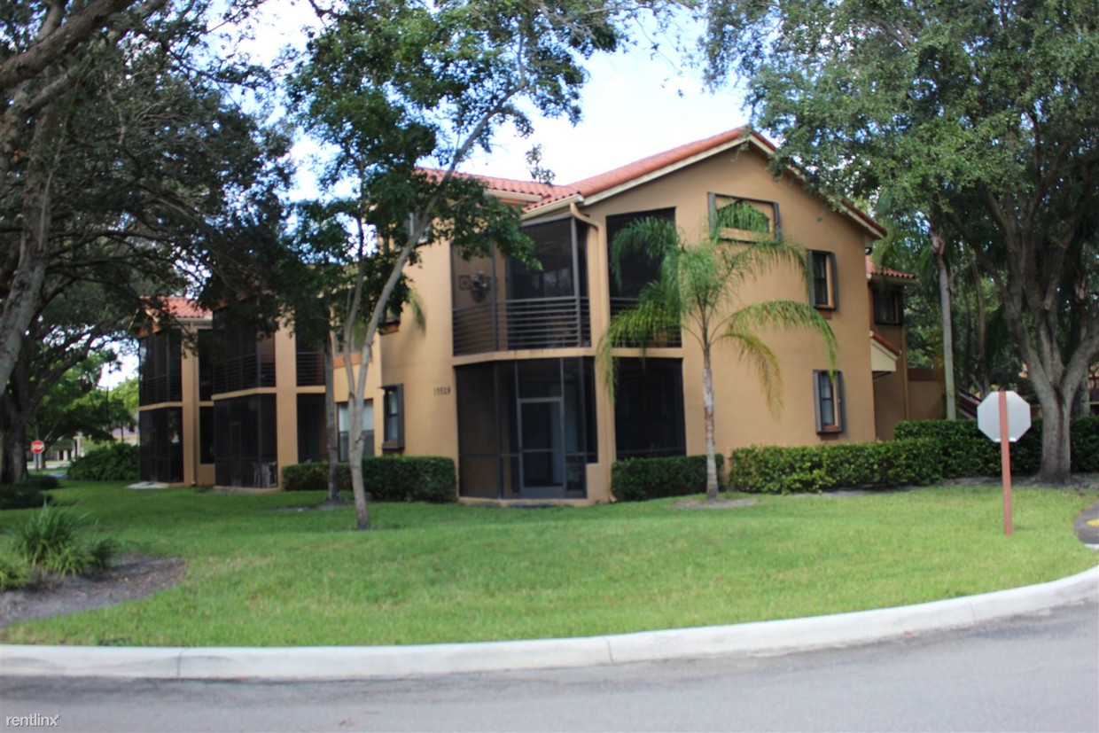 Primary Photo - 15545 Miami Lakeway N