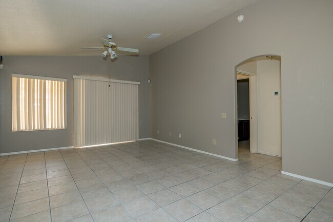 Building Photo - 8140 N Wheatfield Dr