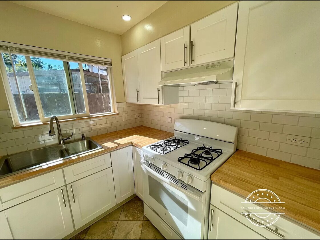 Primary Photo - 522 W Gutierrez St