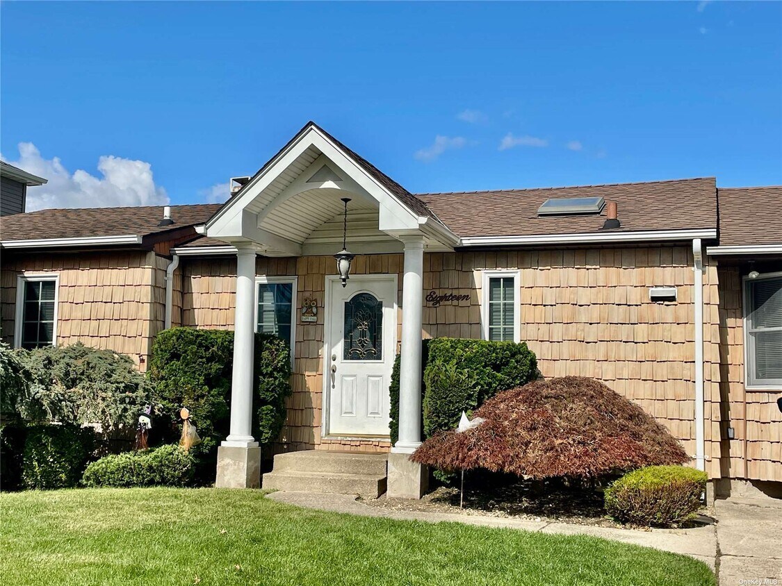 18 Peter Ln, Plainview, NY 11803 House Rental in Plainview, NY