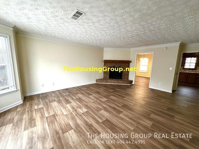 Building Photo - 1 Free Month Rent + 13 Month Lease
