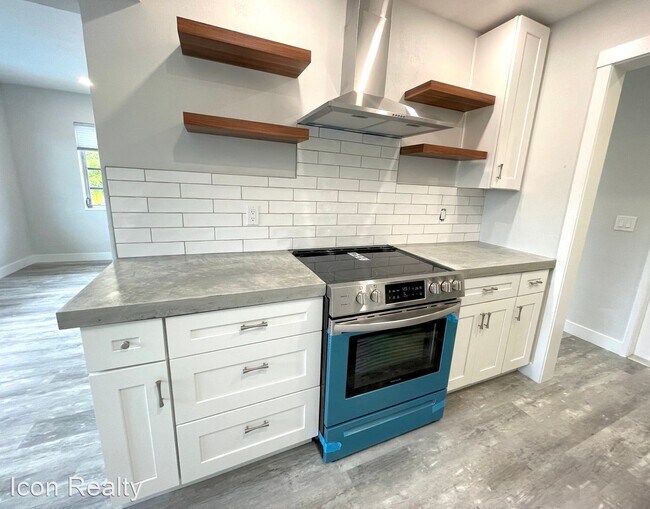 Building Photo - 1 br, 1 bath House - 2591 NE 55th Court #205