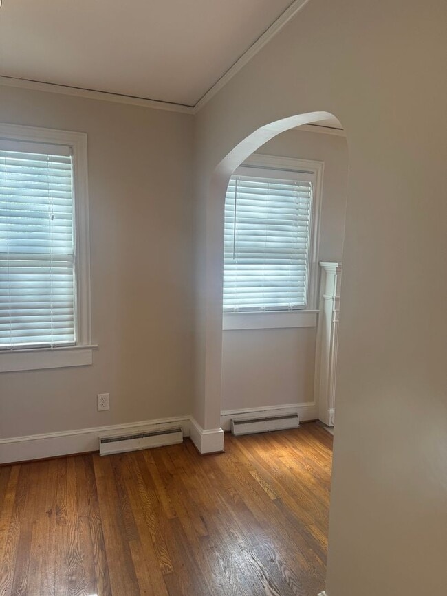 Foto del edificio - Fantastic Location & Price......More pictures to come!