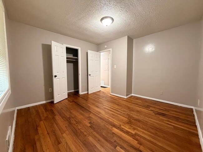 Building Photo - 3 bed 2 bath in Decatur!