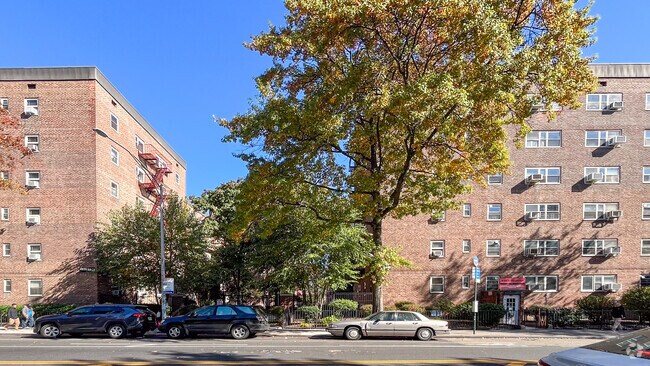 Building Photo - 4469 Kissena Blvd