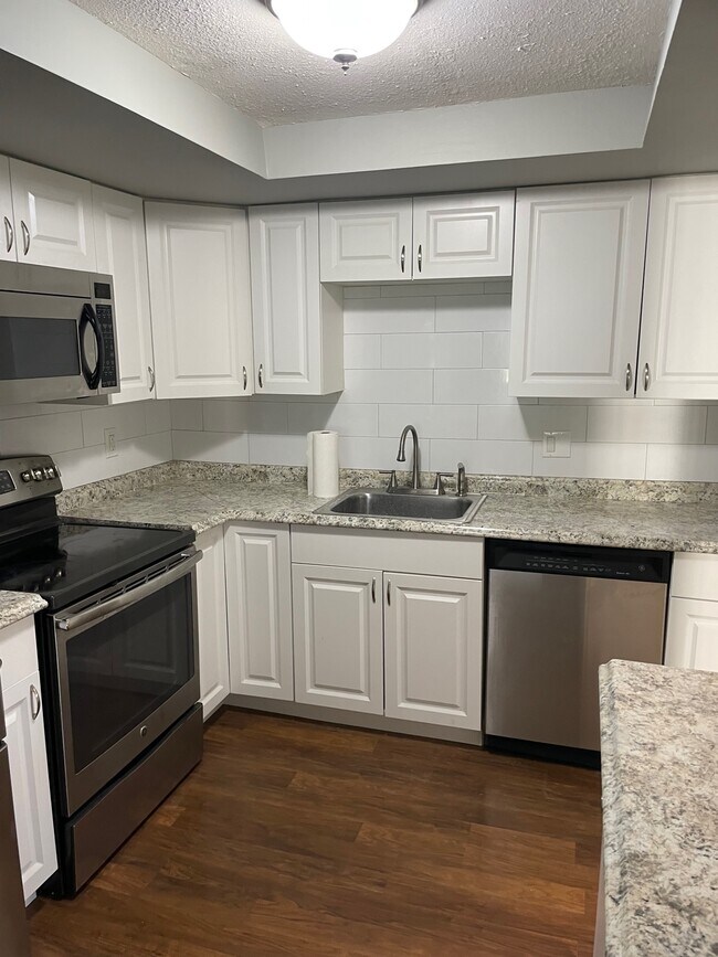 Building Photo - 2050 Oleander Blvd