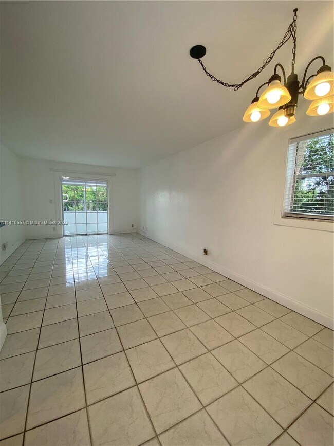 Foto del edificio - 6501 Winfield Blvd