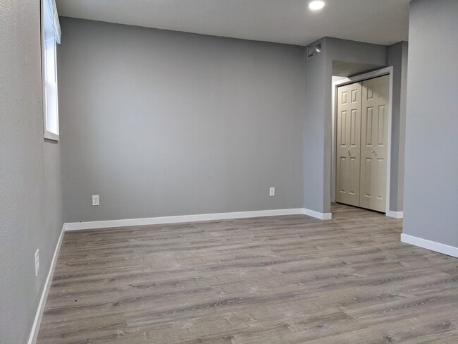 Foto del edificio - 105 Ludland Dr