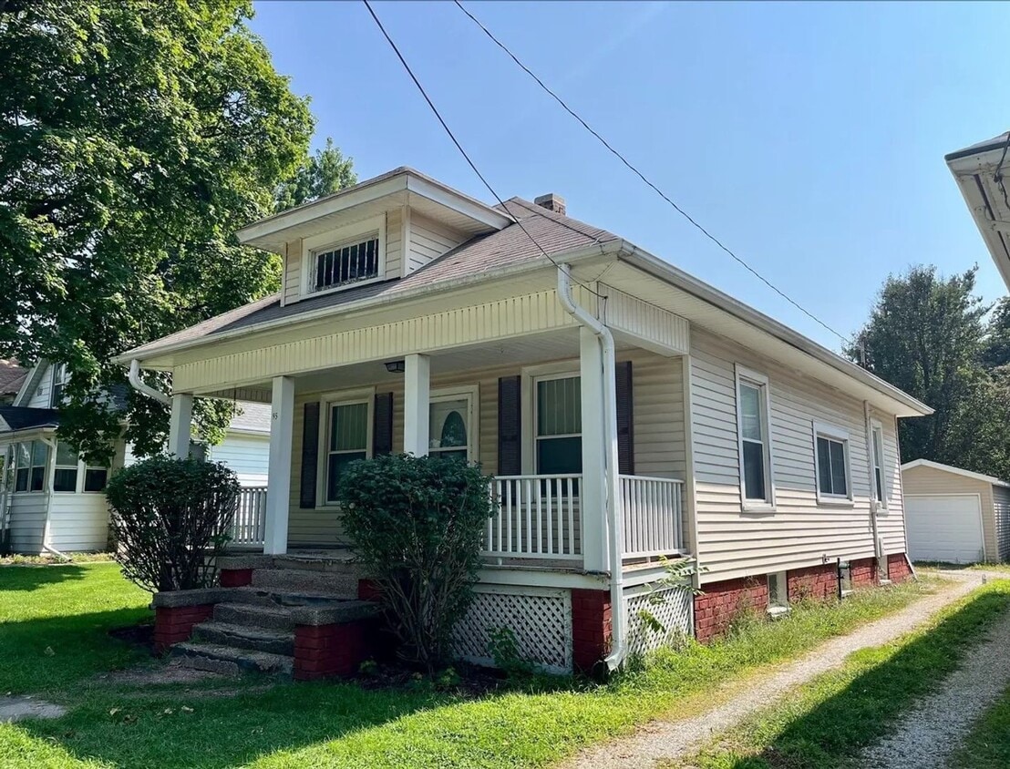 Primary Photo - Charming 2-Bedroom Bungalow Style Home!
