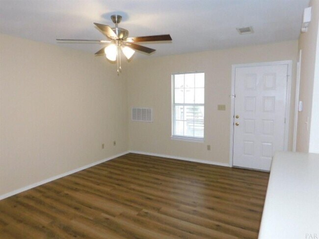 Foto del edificio - 501 E Burgess Rd