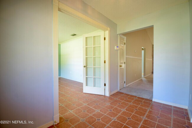 Foto del edificio - 1320 Westlawn Dr
