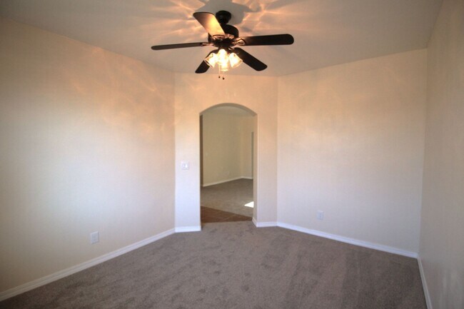 Building Photo - BEAUTIFUL EASTSIDE HOME