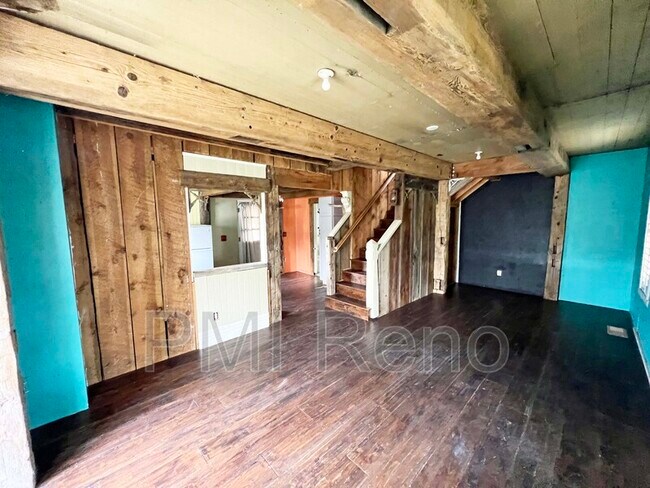 Building Photo - 121 Vine St