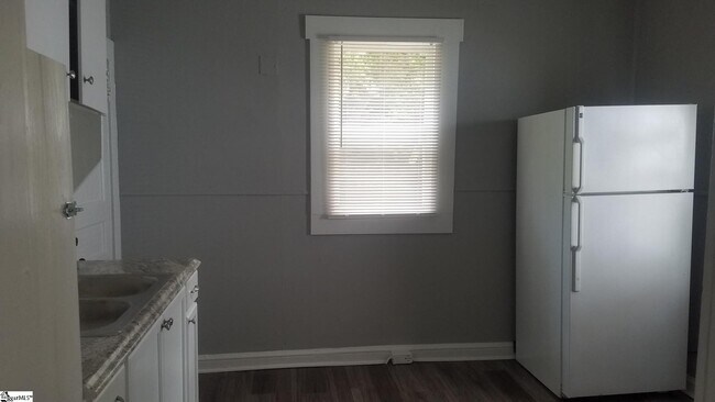 Building Photo - 156 Garrett St