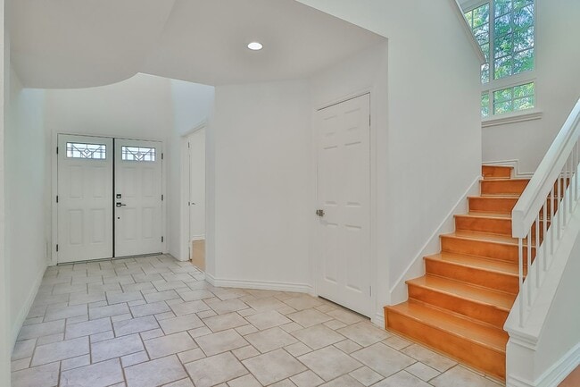 Building Photo - 2086 Glastonbury Rd