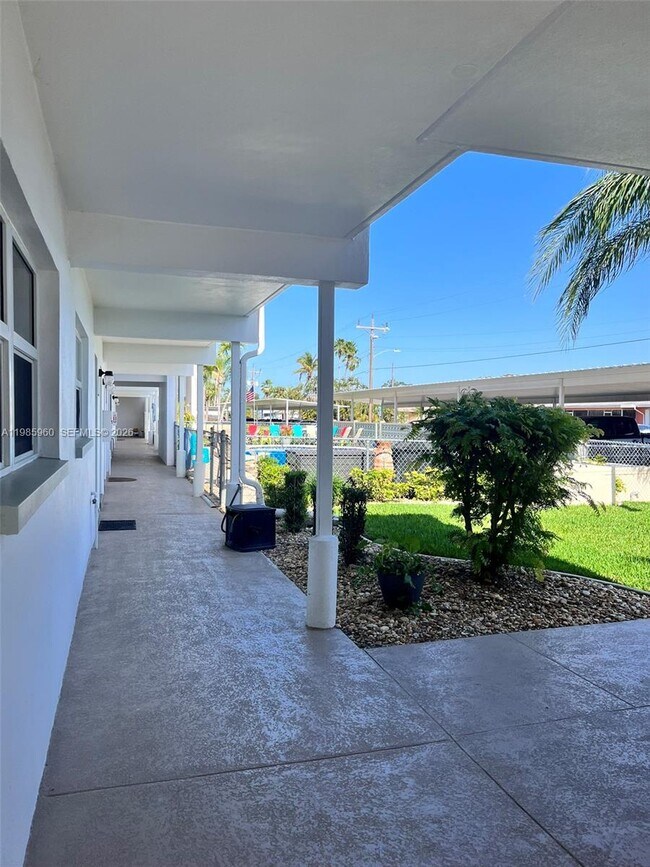 Foto del edificio - 708 Victoria Dr