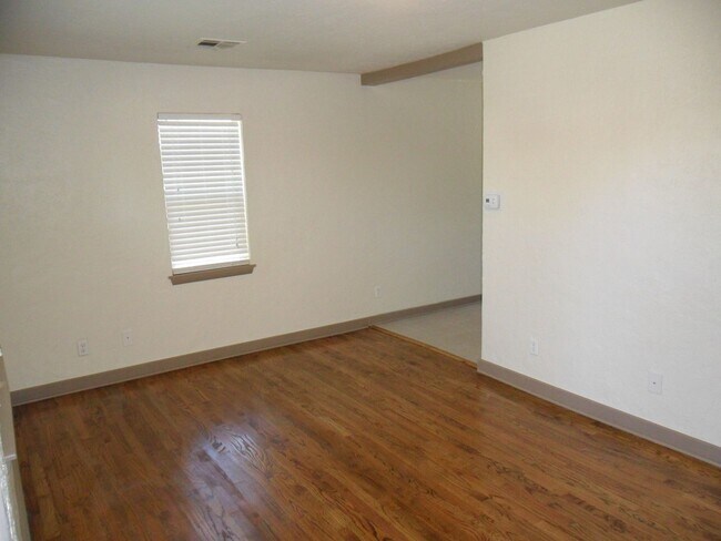 Building Photo - 603 Rancho Dr