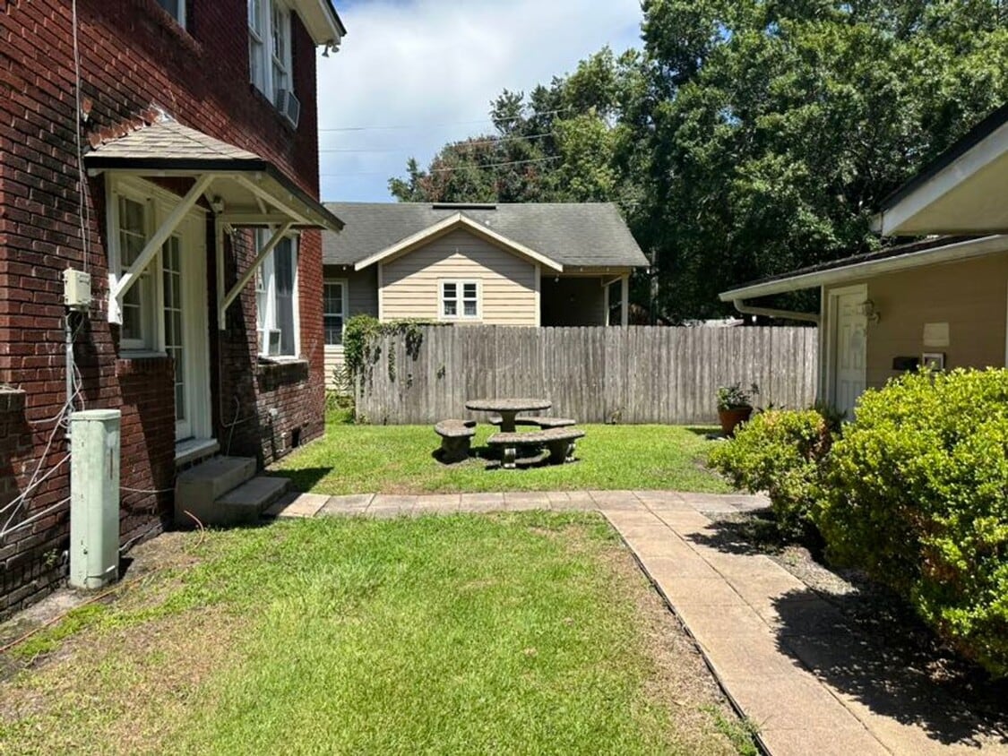 Building Photo - 2908 Post St