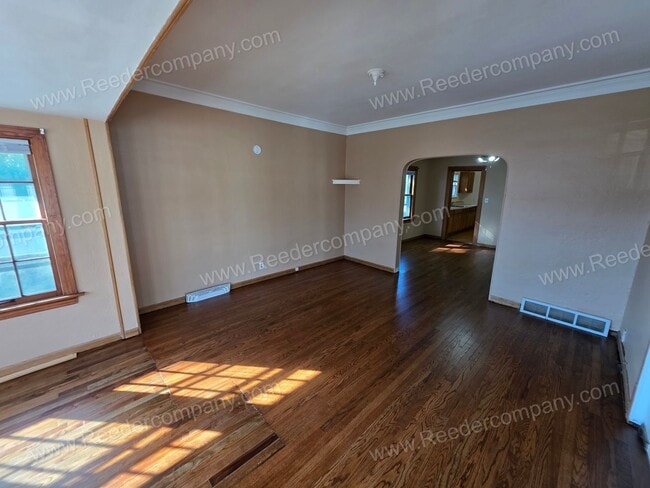 Building Photo - Remodeled 3 bedroom 1 bathroom house
