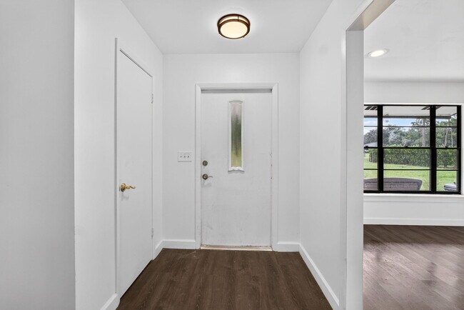 Building Photo - 5989 Coconut Blvd